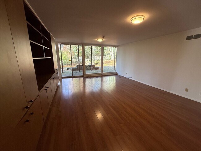 Building Photo - Neshannock Home