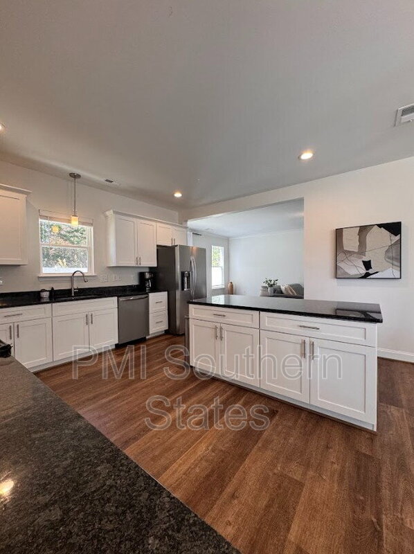 Building Photo - 401 Albus Dr