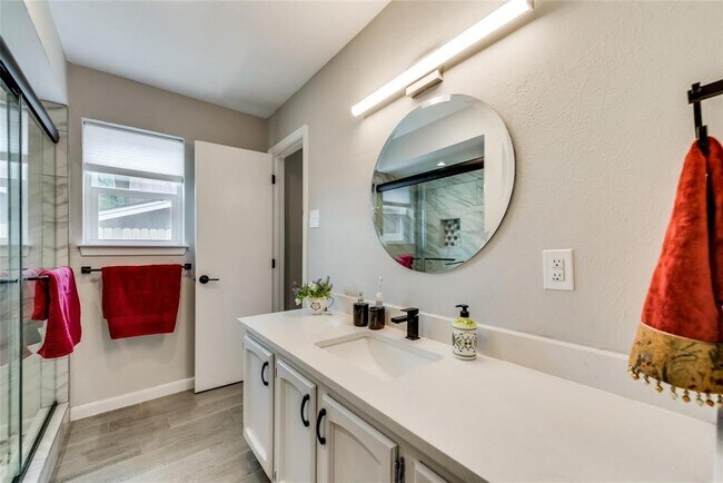 Building Photo - 15819 El Estado Dr