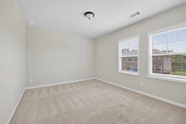 Building Photo - 4407 Silver Oak Dr SW