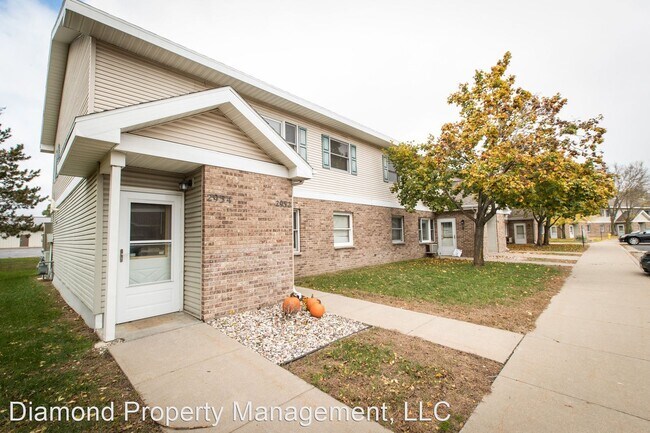 Building Photo - 2956 Hickory Dr