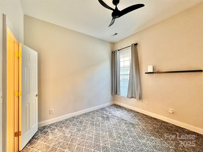 Building Photo - 1205 Gainsborough Dr