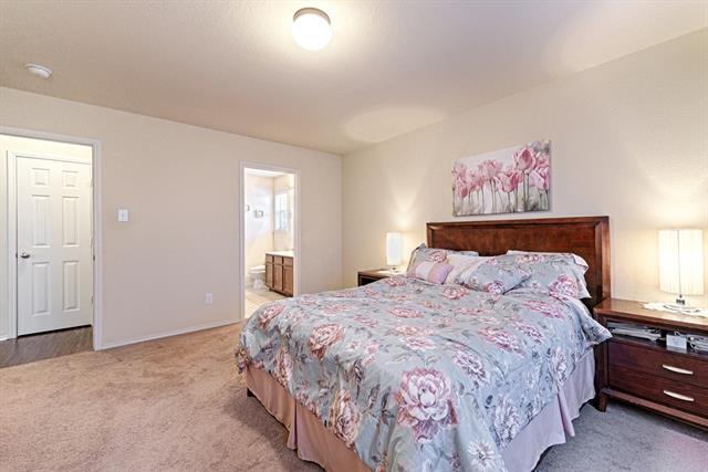 Building Photo - 1501 Lone Pine Dr