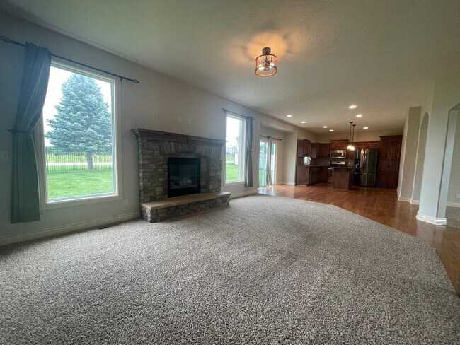 Building Photo - Home For Rent Papillion