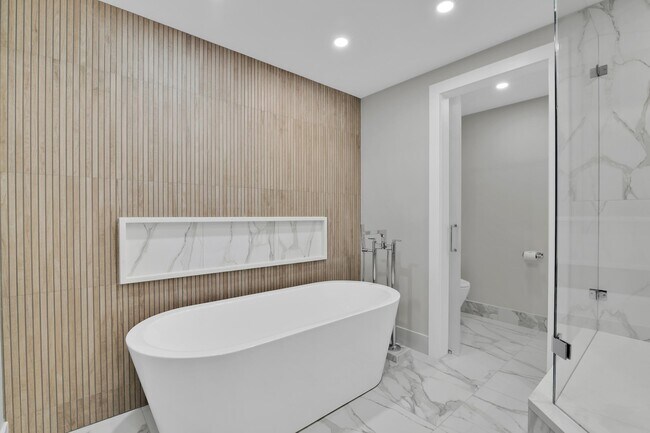 Building Photo - 550 SE Mizner Blvd
