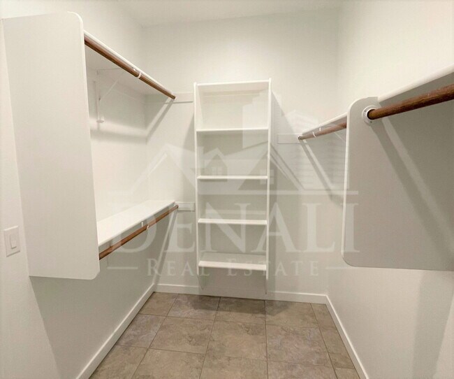 Building Photo - 4622 N 192nd Ln