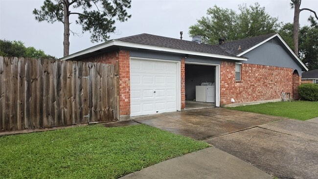 Building Photo - 1503 Wentwood Dr