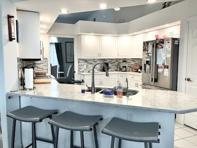 Building Photo - Home