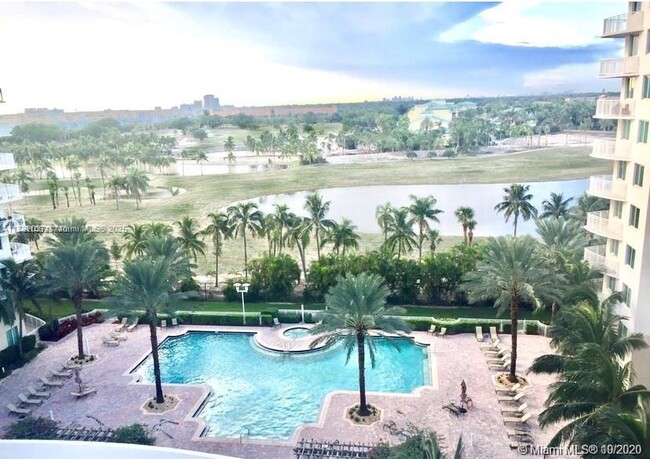 Building Photo - 1755 E Hallandale Beach Blvd
