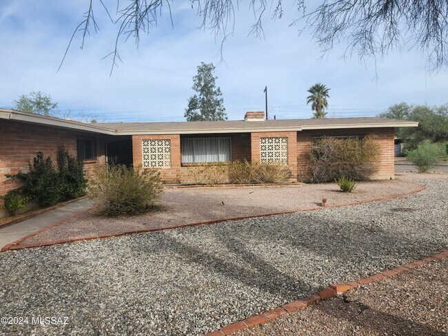 Building Photo - 3565 E Calle del Prado