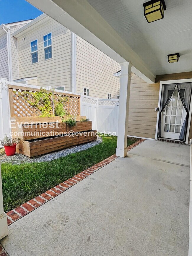 Building Photo - 2007 Oak Trail Dr