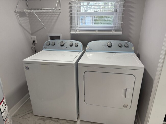 Building Photo - Renovated 3 bedroom 2 bathroom home with large yard