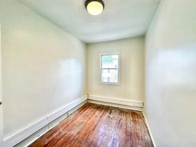 Building Photo - 144 Van Horne St