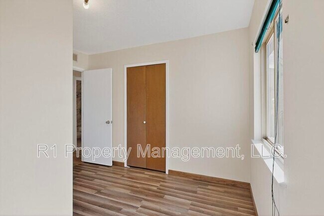 Building Photo - 2702 Avenida Del Sol
