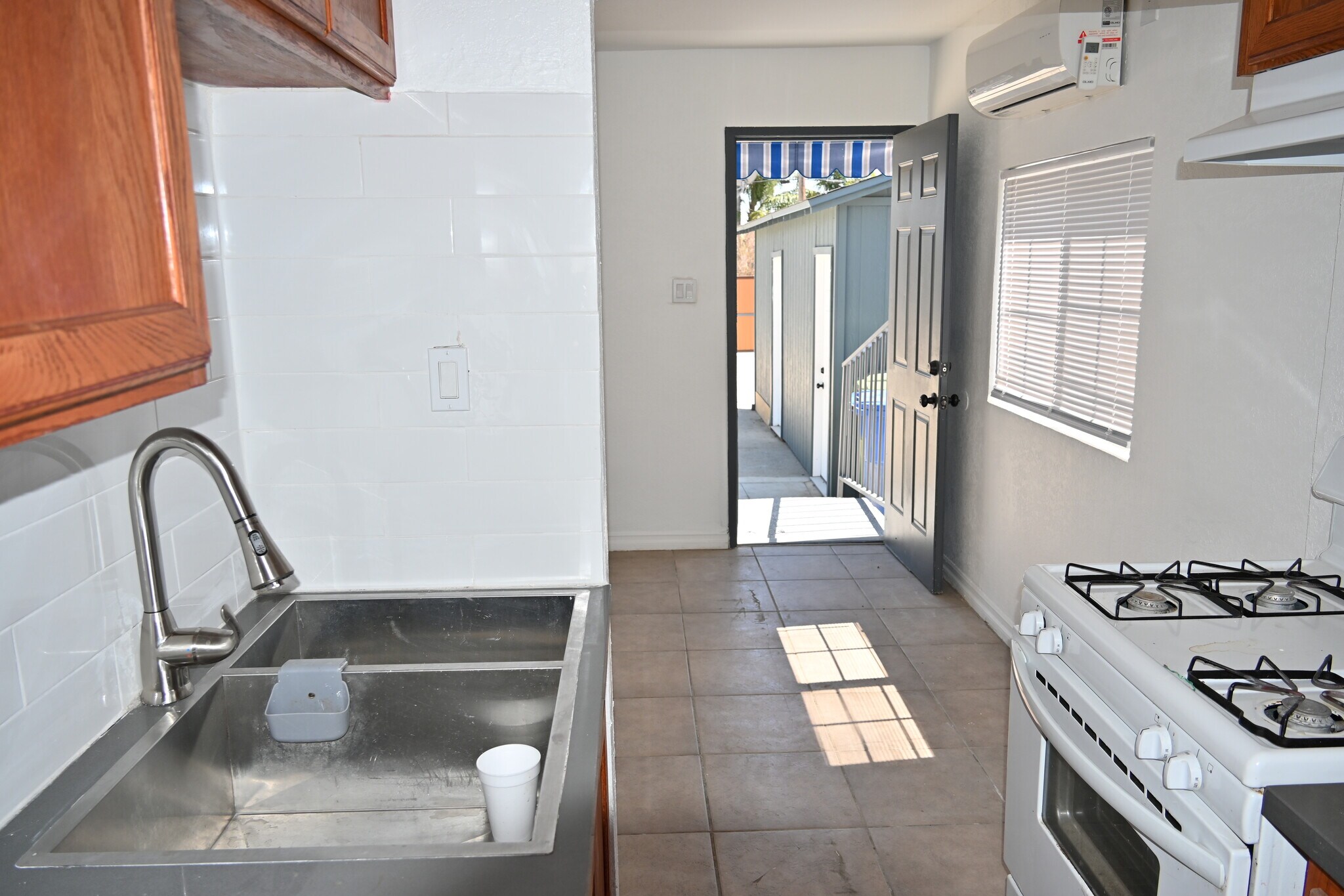 Building Photo - 15071 La Mesa St