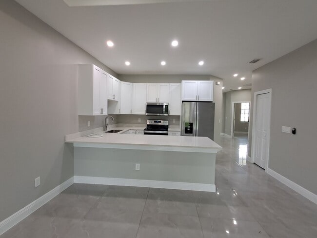 Building Photo - 213 Hightower Ave S