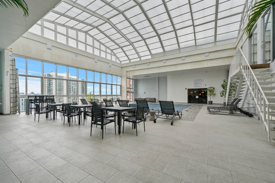 Building Photo - 1221 N Dearborn St