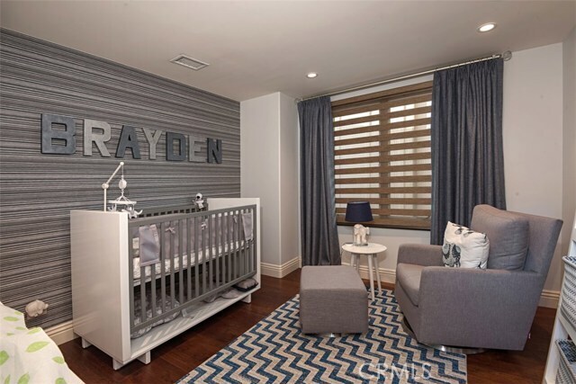 Building Photo - 613 Begonia Ave