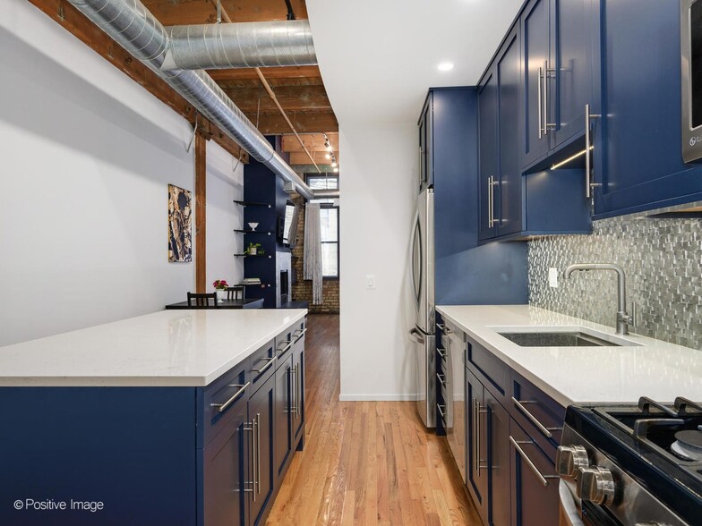 Kitchen - 2300 W Wabansia Ave