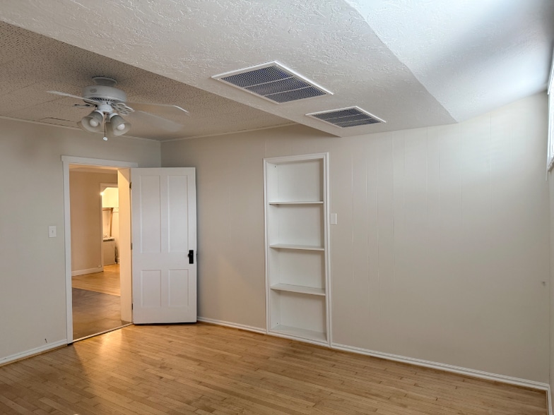 Building Photo - 960 S 1300 E