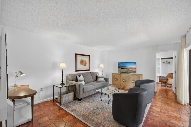 Building Photo - 1700 Embassy Dr