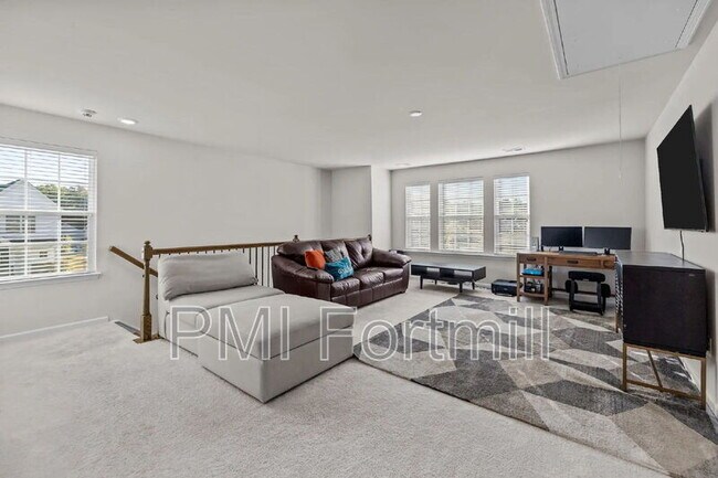 Building Photo - 18045 Stark Wy