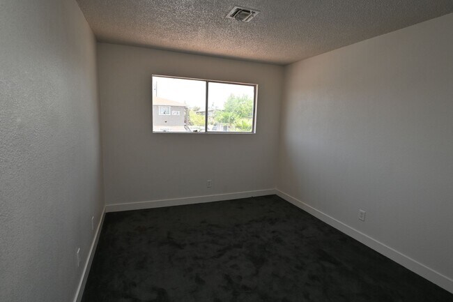 Building Photo - 1512 Cobb Ln
