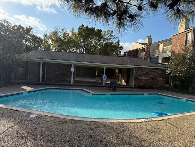 Building Photo - 2501 Gulf Fwy