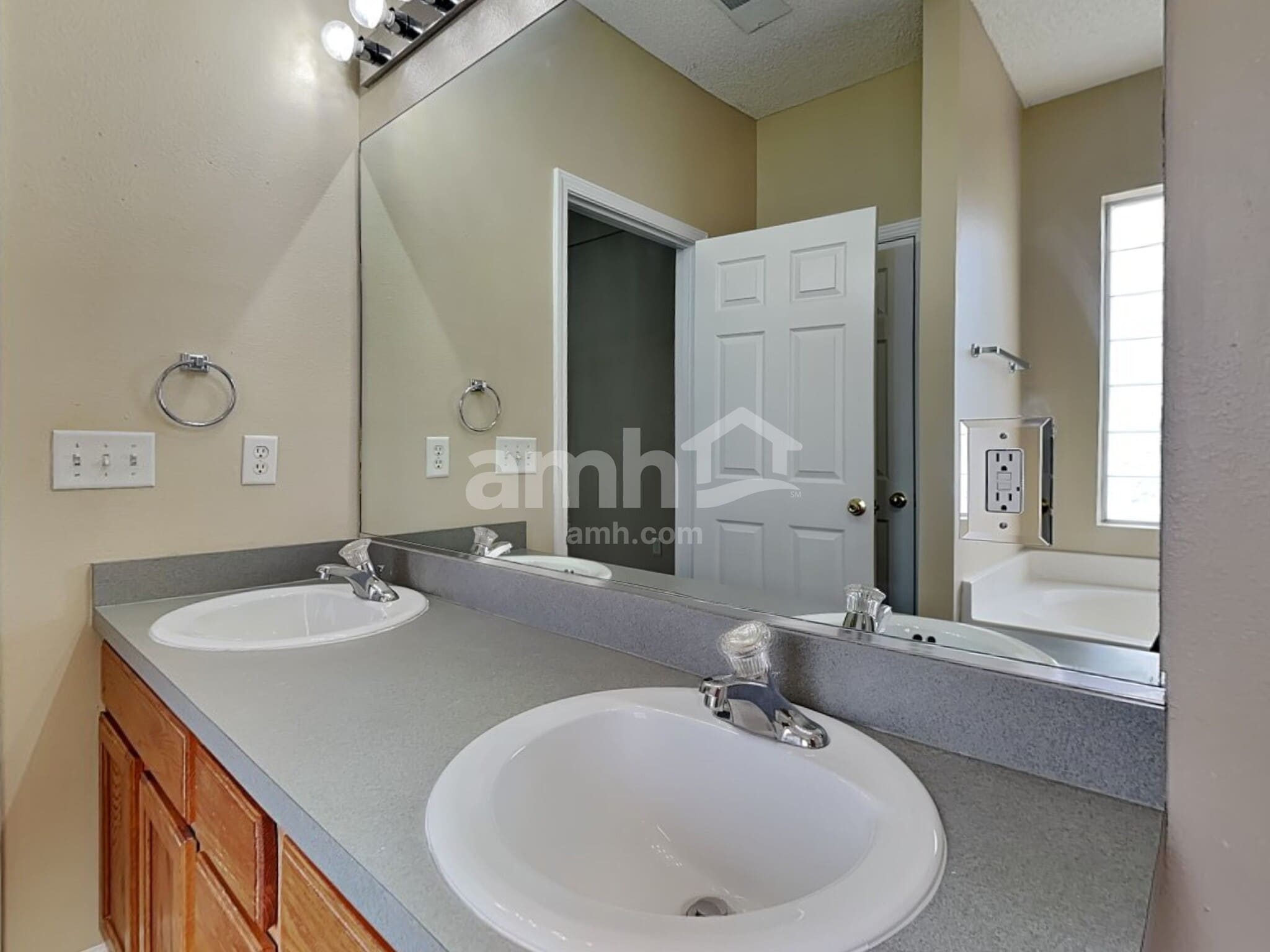 Building Photo - 247 Antigua Pl