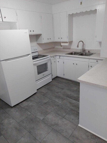 Kitchen - 220 17th Ave S