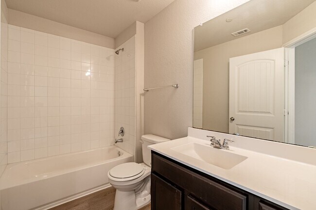 Building Photo - Beautiful 3 bedroom, 2.5 bathroom home in Ridge at Slaughter!!!