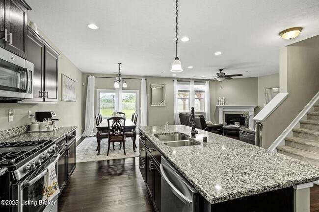 Building Photo - 6918 Beckingham Blvd