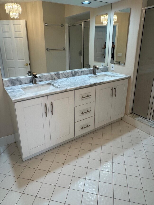 Building Photo - 17061-3 Emile St