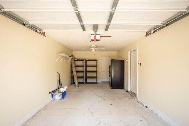 Building Photo - 6053 Sanibel Dr