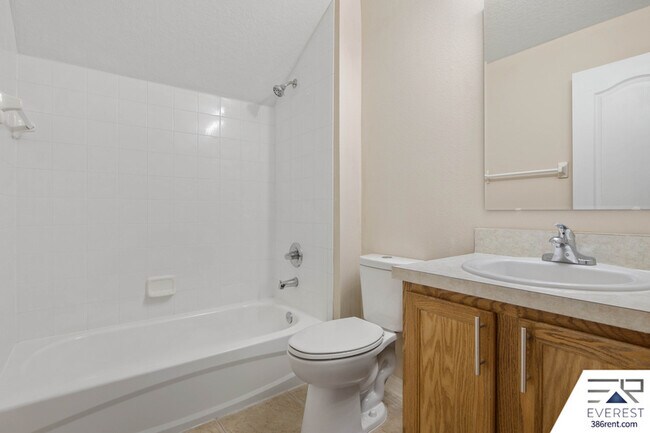 Building Photo - 40 Persimmon Dr