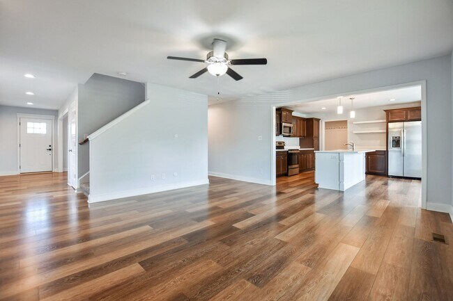 Building Photo - Pet Friendly Four Bedroom!