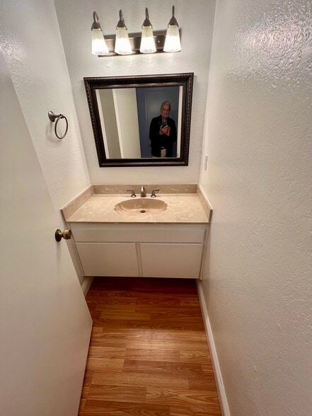 Building Photo - 133 Lawnview Cir