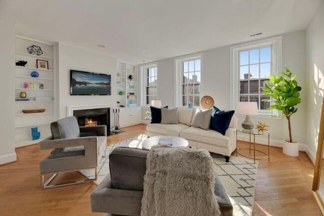 Building Photo - 2115 S Street NW #2B