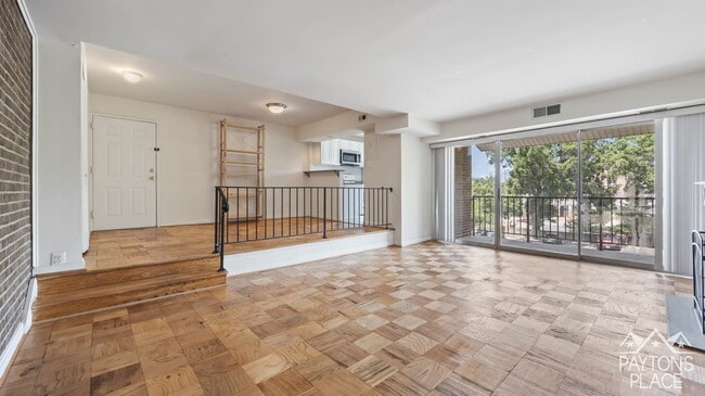 Building Photo - Spacious Condo minutes away from College Park campus