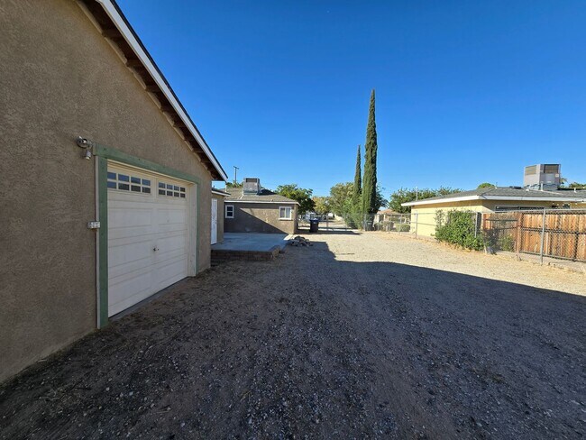 Building Photo - 4124 W Ave L 6