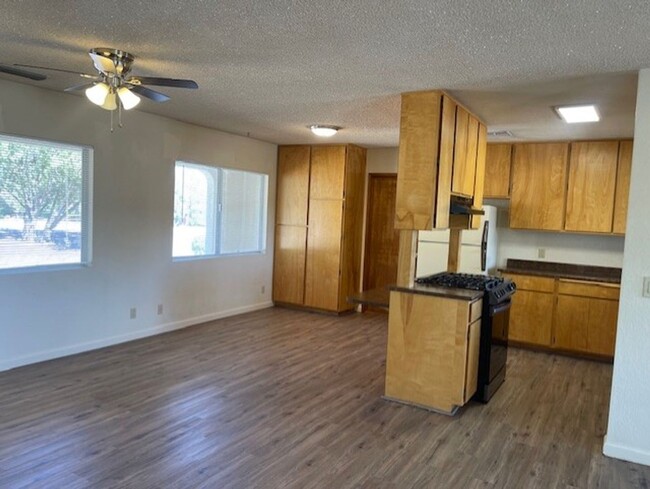 Building Photo - 3 Bedroom 2 Bath home with great views - C...