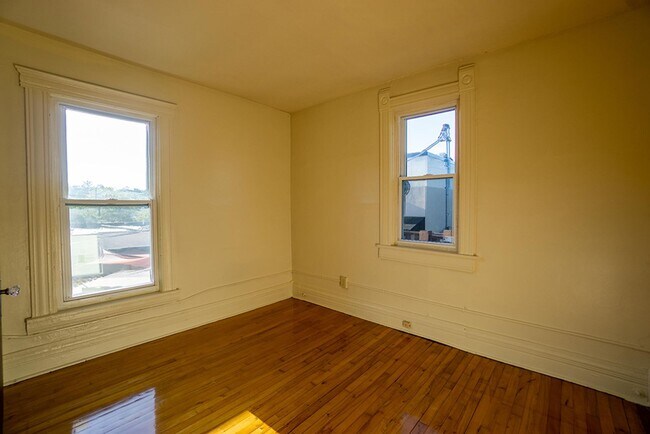 Building Photo - AVAILABLE 8/1/2026 - Second Floor Apartment