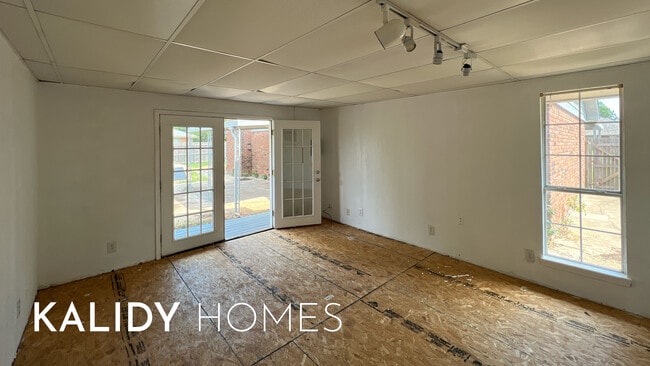 Building Photo - 702 Amity Ln