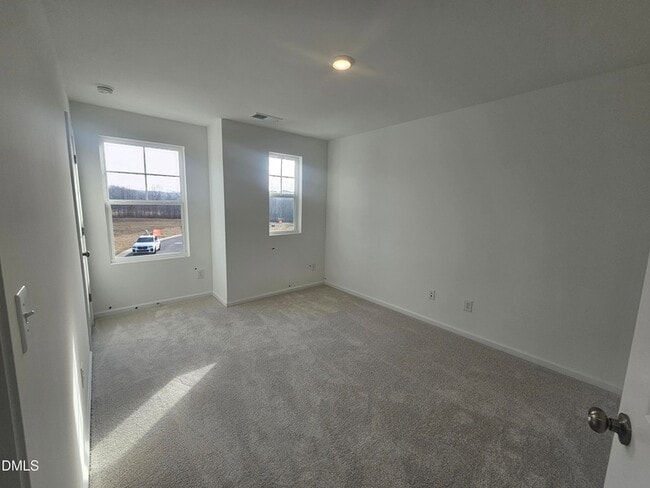 Building Photo - 945 Glowing Star Ln