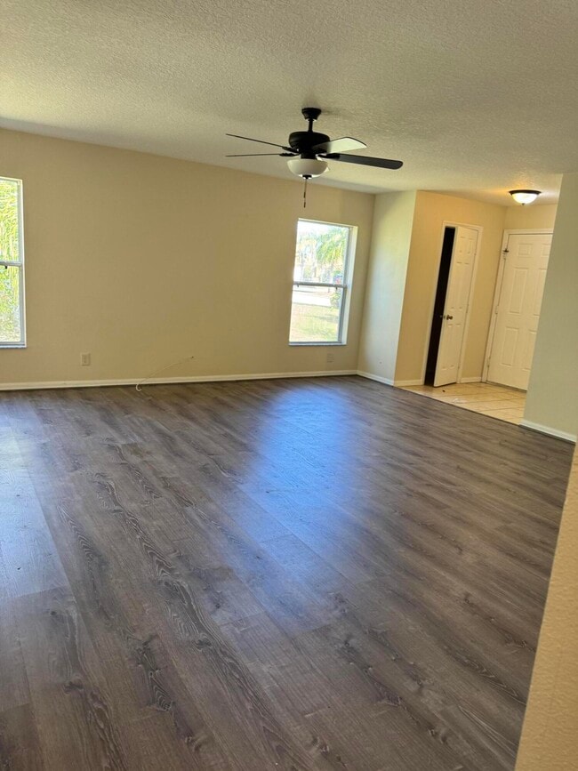 Building Photo - 1752 SW Airoso Blvd