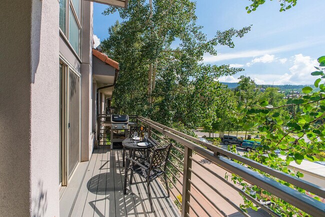 Building Photo - 113 Lost Creek Ln