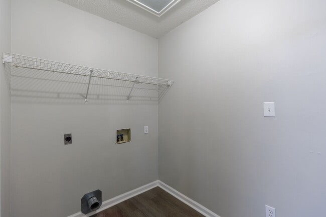 Building Photo - 3 Bedroom/2 Bath Home in Remerton