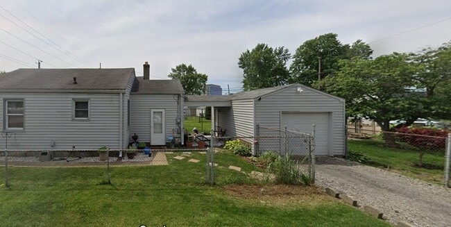 Primary Photo - 402 S Lasalle St