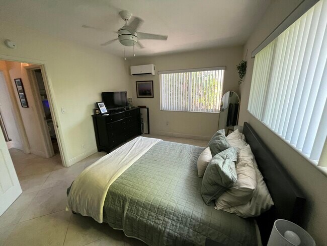 Building Photo - 4316 Sea Grape Dr