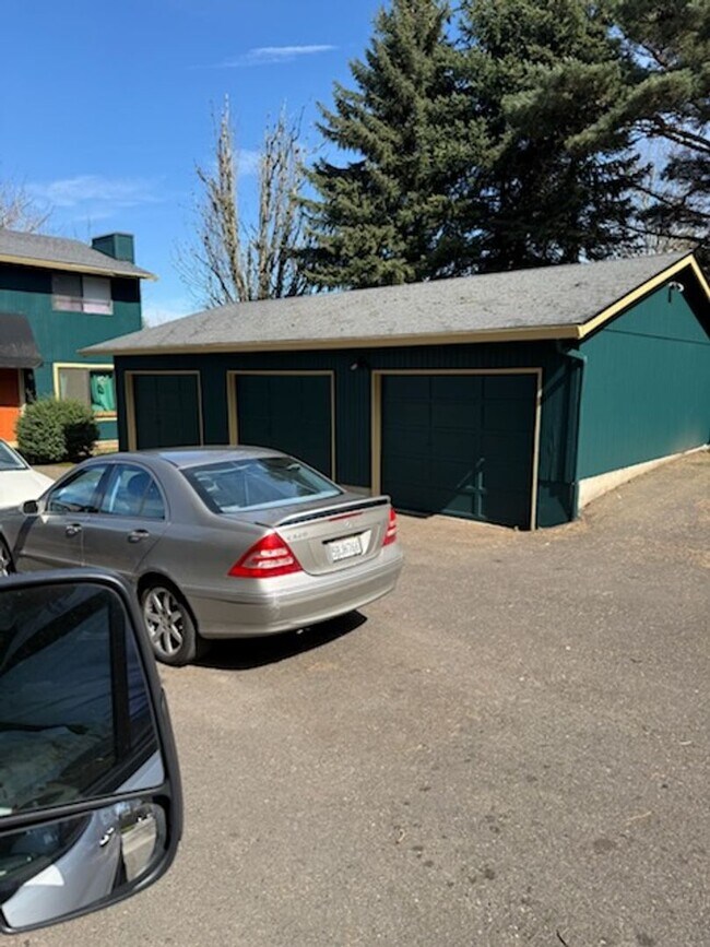 Building Photo - 161B01
